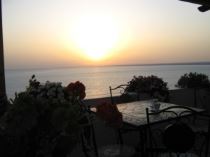 veranda-con-tramonto-300x225 Vacanze in sicilia: un B&B sul mare con giardino da noi curato
